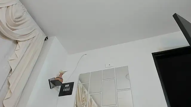 sarita_loven's room