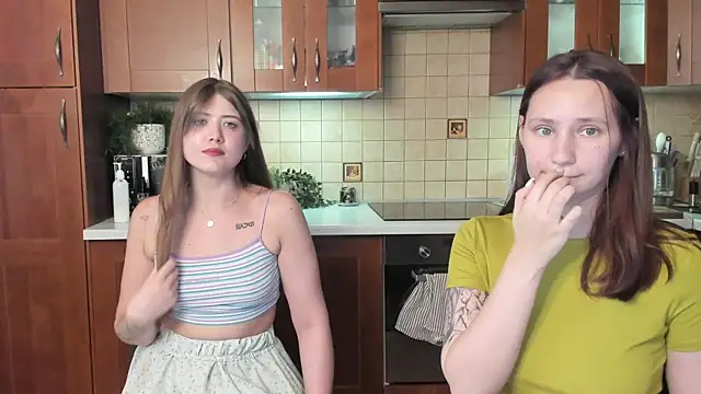 HotCaramellsTV webcam