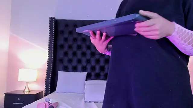 mia_hiill_ webcam
