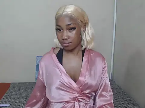 _PetiteHun webcam