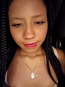 Laurakail_wan webcam