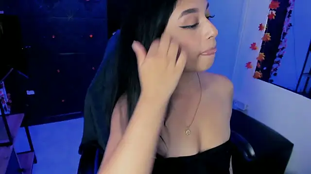 MelodySweett live cam on StripChat