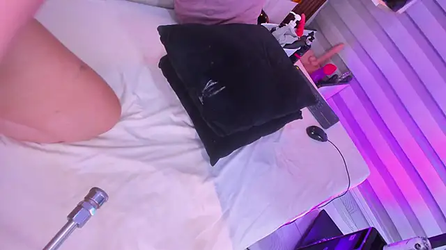 bigass_monic live webcam show