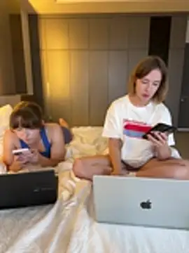 Nura_n_Sarah live webcam show