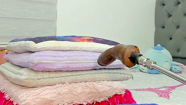 Elizabeth_18_ webcam
