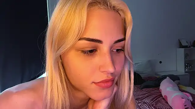 neweva_ live cam on StripChat
