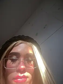 Channell_white webcam