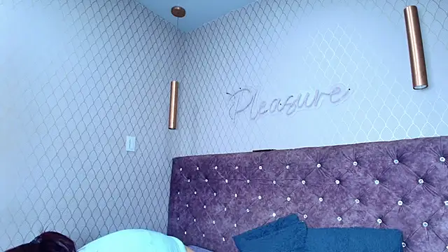 valentina3x - VALENTINA3x's free webcam - UK Sex Cams