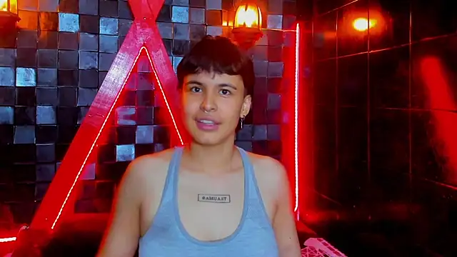 VioletFaith webcam