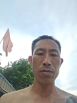 wx369369 (Ask my age) - 赚钱买先锋官