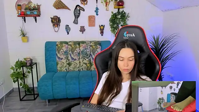 OliviaWeles webcam