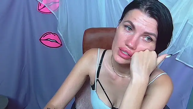 MilaLoona webcam