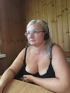White-Chocolatte live cam on StripChat