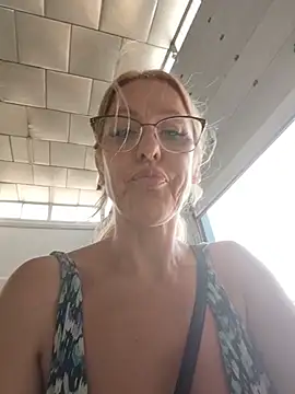 manuerlaruby - Manuerlaruby's free webcam - UK Sex Cams
