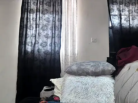 sexyleah25 webcam