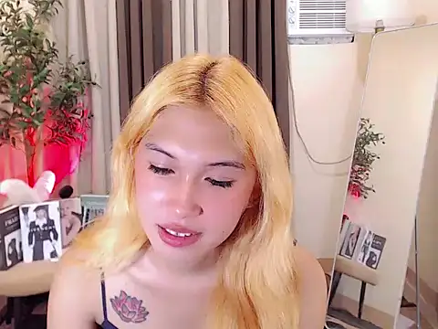 urdreamgirl_mika27 webcam