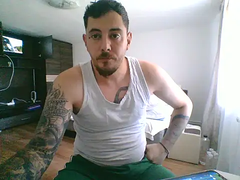 dannyel016 (Ask my age) - Make me cum 🤭