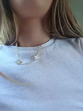 AnyaLobb toy reaction live cam