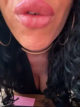 Deessenympho live cam on StripChat
