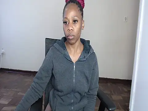 QUEENMANDYY webcam