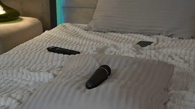 Emi_Gold live sex cam