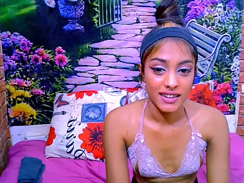 IndianPretty14u2Luv webcam