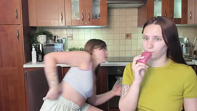 HotCaramellsTV webcam