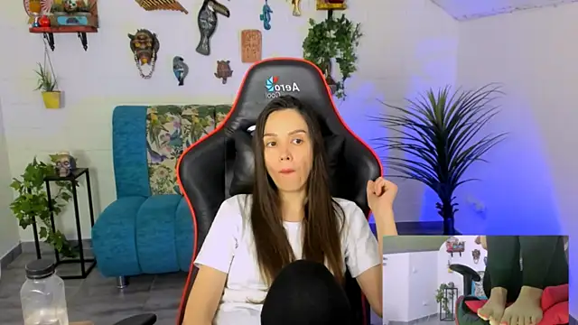 OliviaWeles webcam