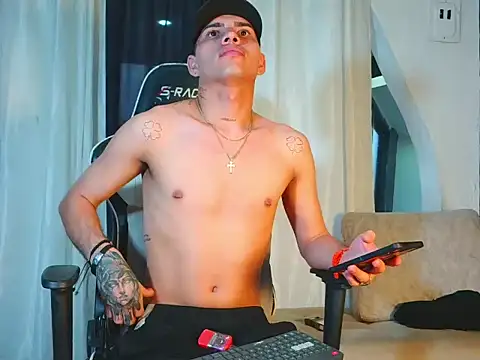 dereek_hott (M young) - cum chow