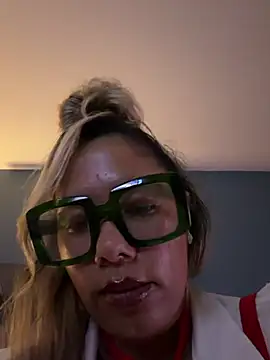 FamousBarbieDoll webcam