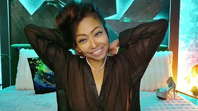 ElyaQuinn live webcam show