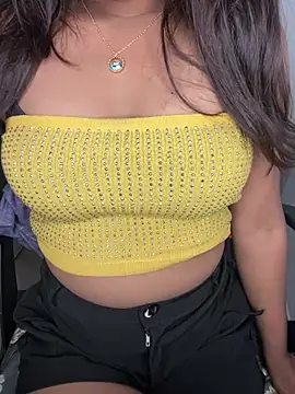 Vidhii004 live cam on StripChat