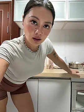 ruanruan05 live webcam show