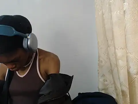 PetiteBarbie_05 live cam on StripChat