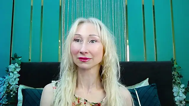 KissDreamm live cam on StripChat