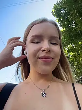 liza_risky (F young) - Shake boobies + show panty
