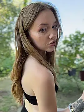 MilaMoone webcam