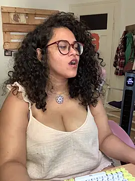 Curvydesifromgermany webcam