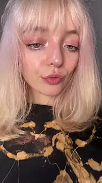 aka_Blonde webcam