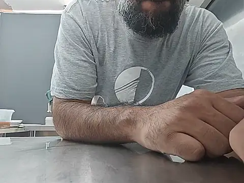 brownskinbull1 live sex cam