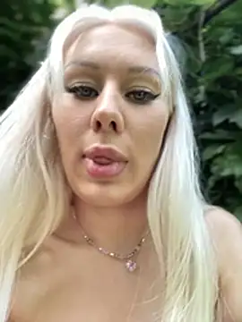 LaraHollywood webcam