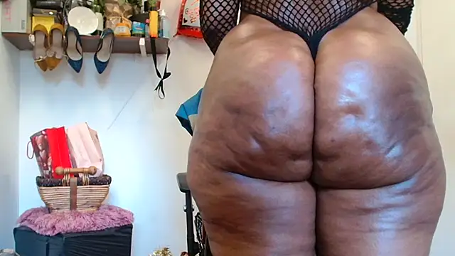 xtallsexybumx - XTALLSEXYBUMx's free webcam - UK Sex Cams