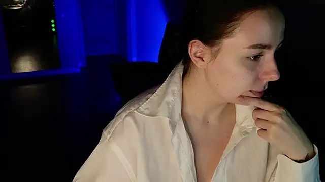 Di_na_Bell webcam