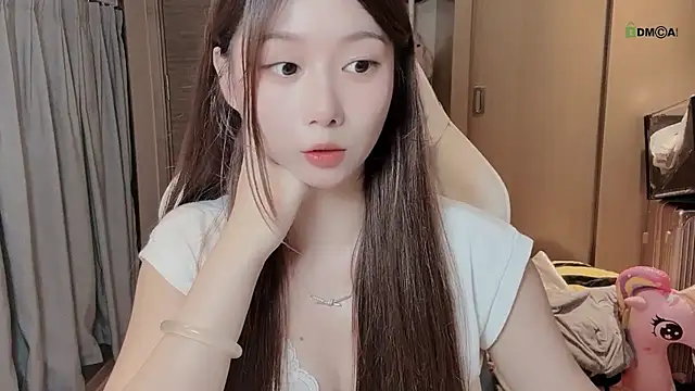 Makinghappymyself_ webcam