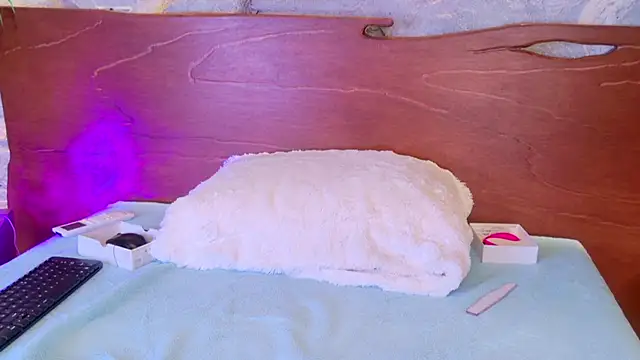 abril_collinz webcam