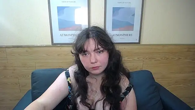 NeonilaLisova webcam
