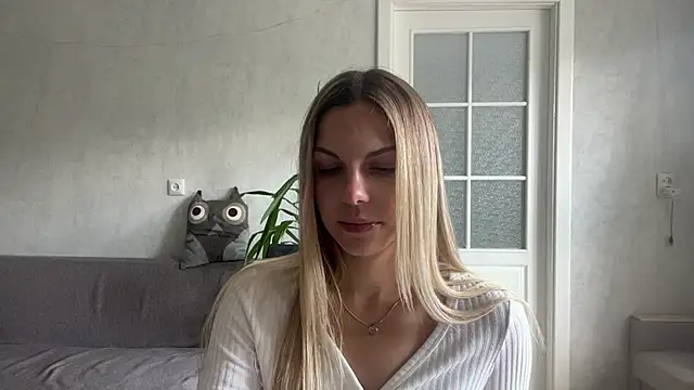 LaraineDomebo webcam