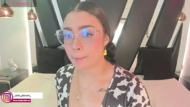 antonelllepiercee webcam