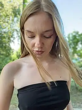 MilaMoone webcam