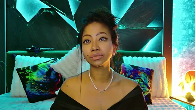 ElyaQuinn webcam
